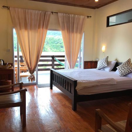 Riverview Bungalows & Gh Muang Ngoi Buitenkant foto